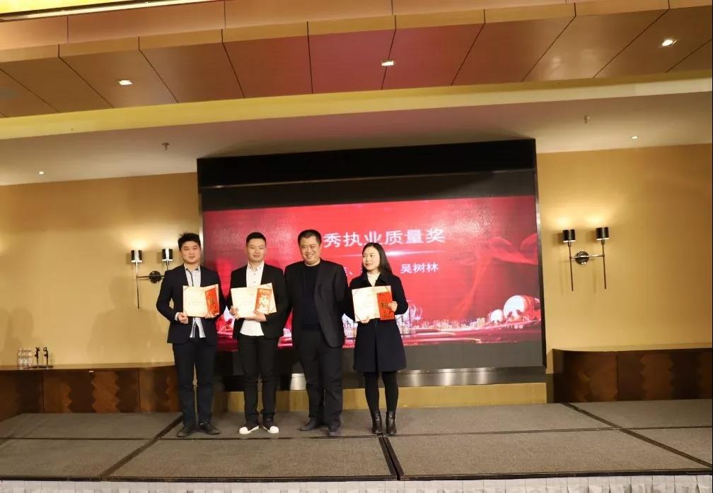 乐鱼app最新版下载-乐鱼(中国)篇|凝心聚力谱新篇，砥砺奋进铸辉煌！