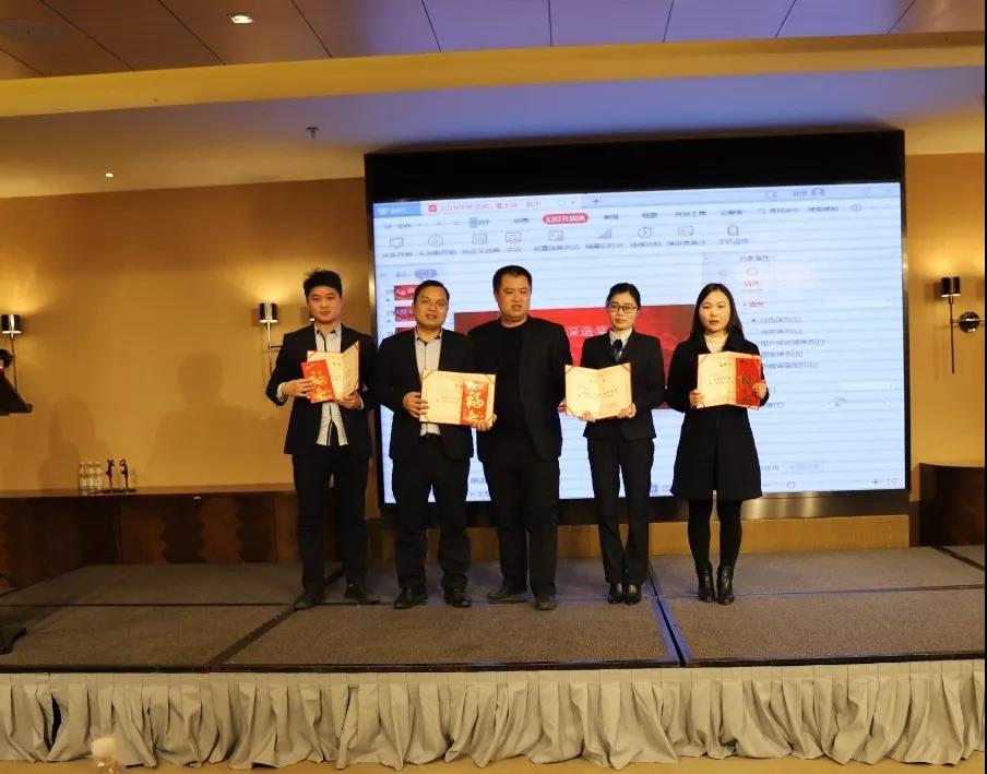 乐鱼app最新版下载-乐鱼(中国)篇|凝心聚力谱新篇，砥砺奋进铸辉煌！